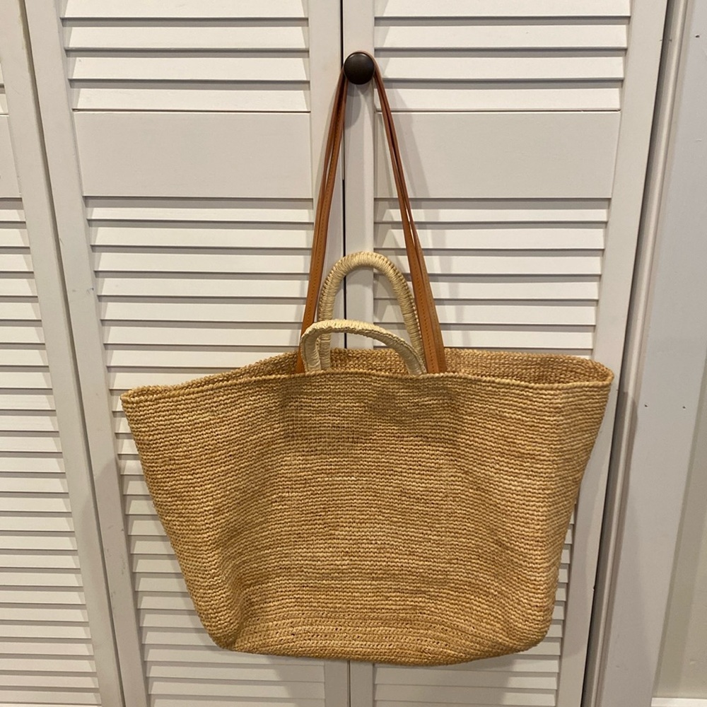 Straw tote bag